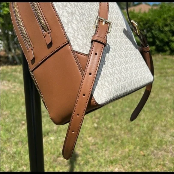 NWT $498 Michael Kors medium backpack - Picture 10 of 12